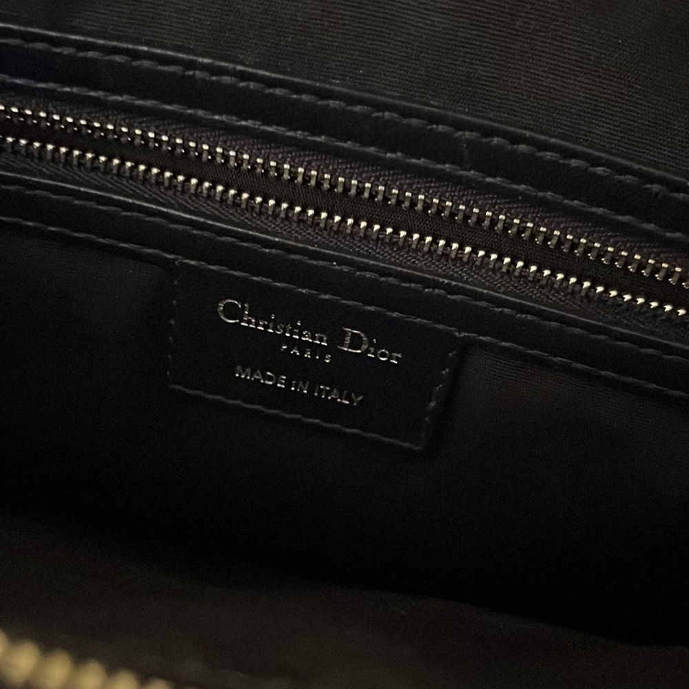 DIOR PURSE  LIKE NEW CONDITION - Picture 5 of 16